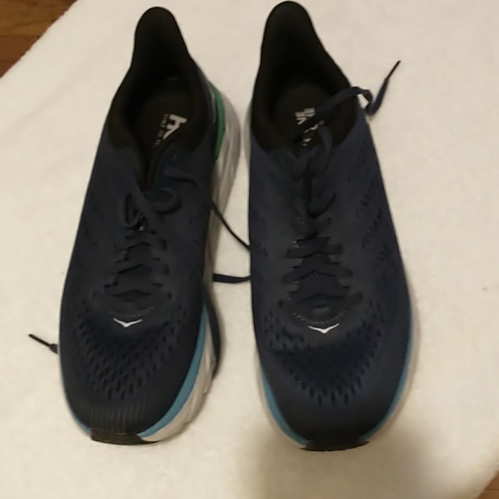 Like new Hoka Clifton 7 running shoes